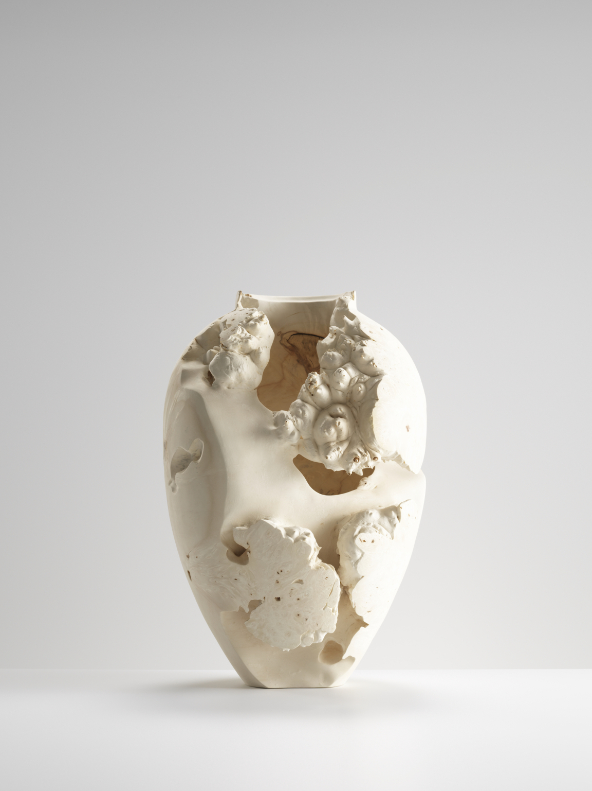 Eleanor Lakelin - Echoes of Amphora - Vase II, 2020, horse chestnut